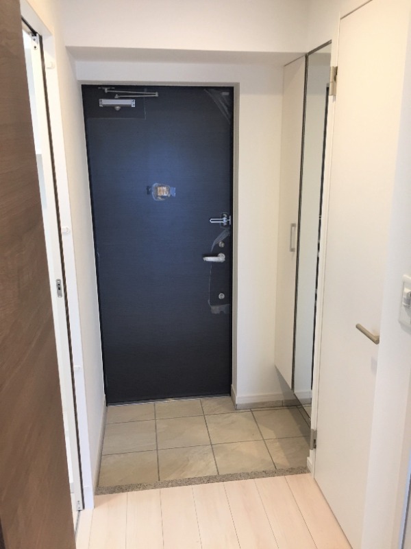 玄関に鏡があるのは嬉しいですね