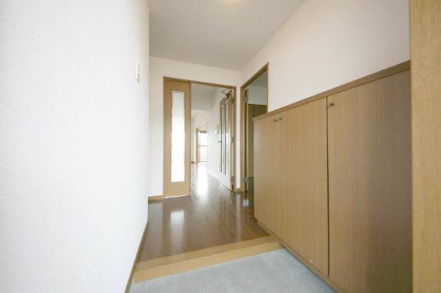 玄関から見るとこんな感じです