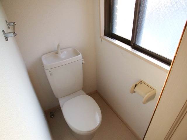 落ち着く雰囲気のお手洗いです