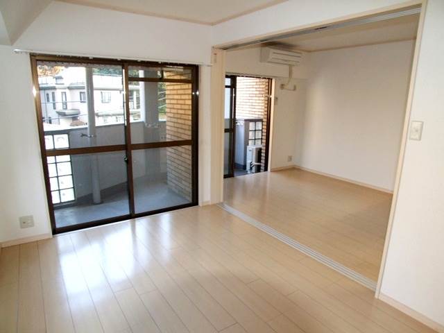 日当たりのいいバルコニーです