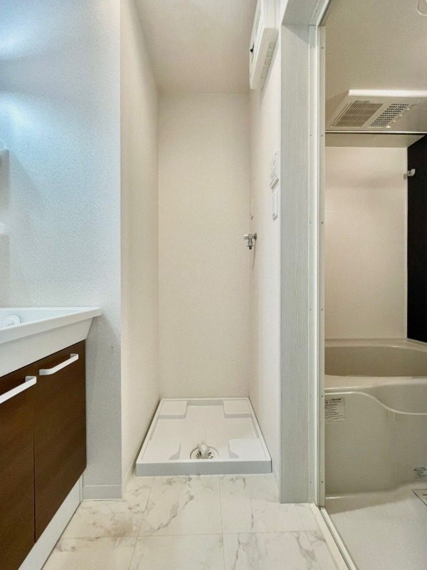 室内洗濯機置場完備。