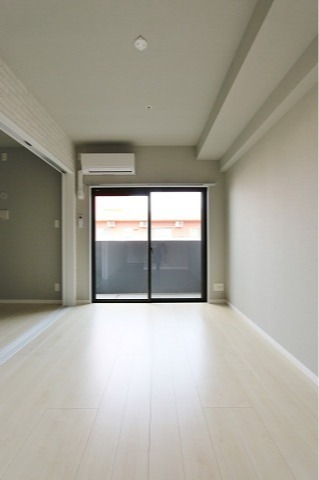 家具の配置がしやすいリビングですね