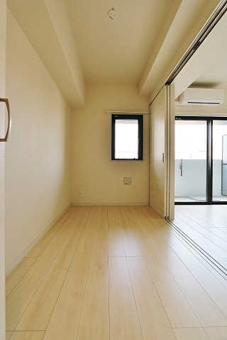 こちらは寝室にいかがでしょうか？