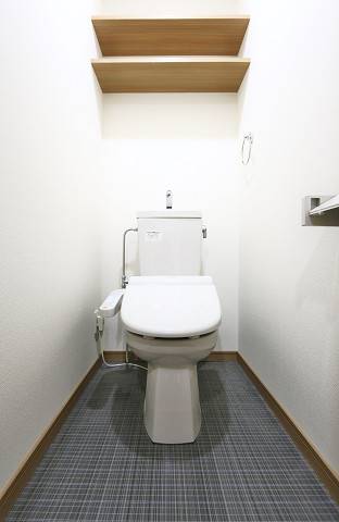 ウォシュレット完備で清潔感のあるトイレです