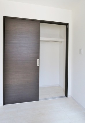 たっぷり収納できるクローゼットです