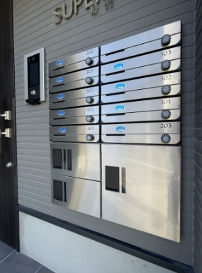 嬉しい宅配ボックス付きです