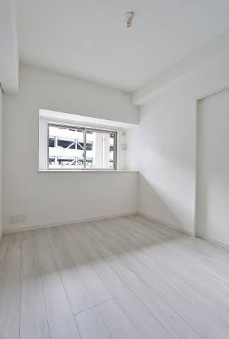 こちらは寝室にいかがでしょうか