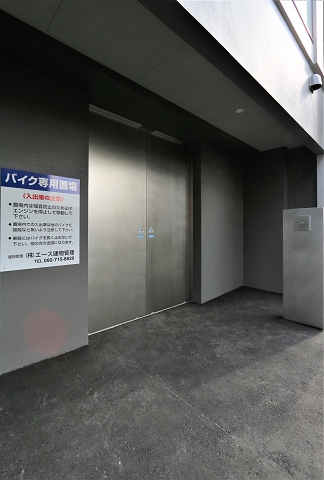 バイク専用ガレージです