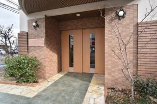 オートロック完備。