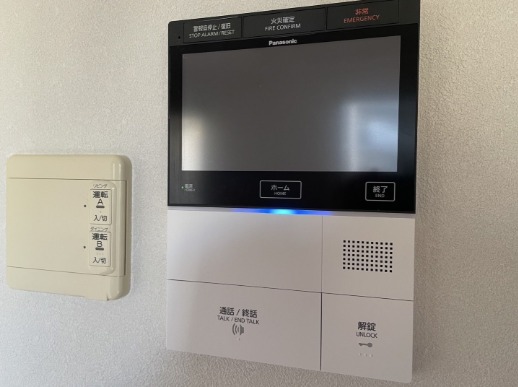 モニター付きインターホンで安心です