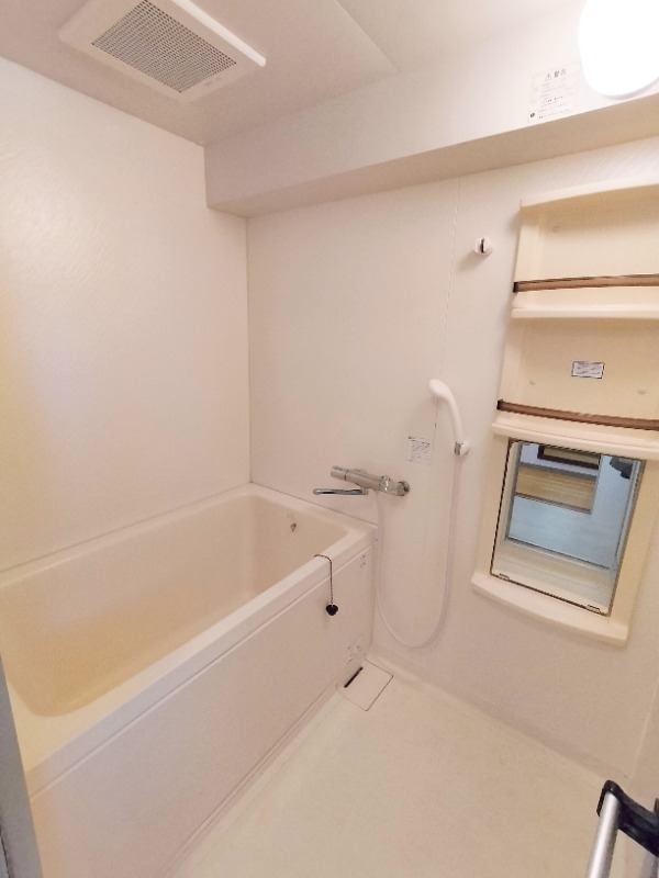 広めの浴槽でゆっくり疲れをいやしてください