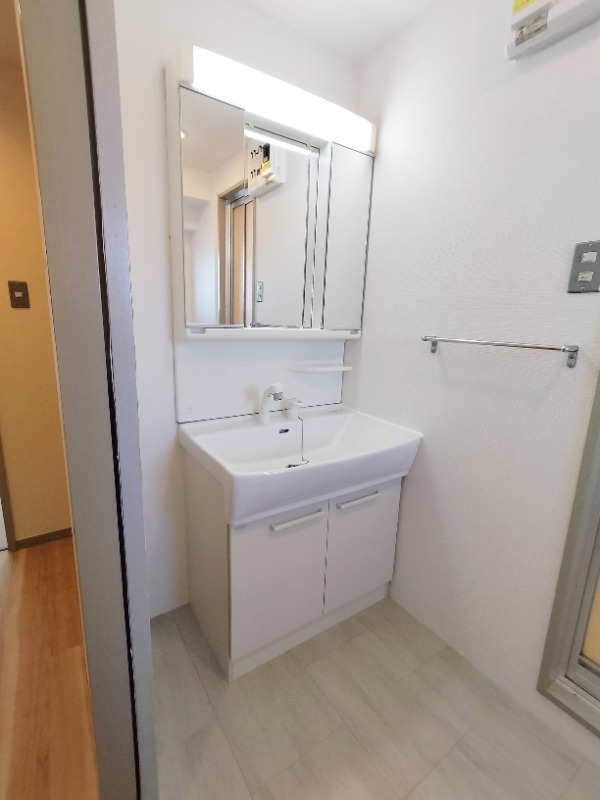 朝の身支度はこちらのシャンプードレッサーで