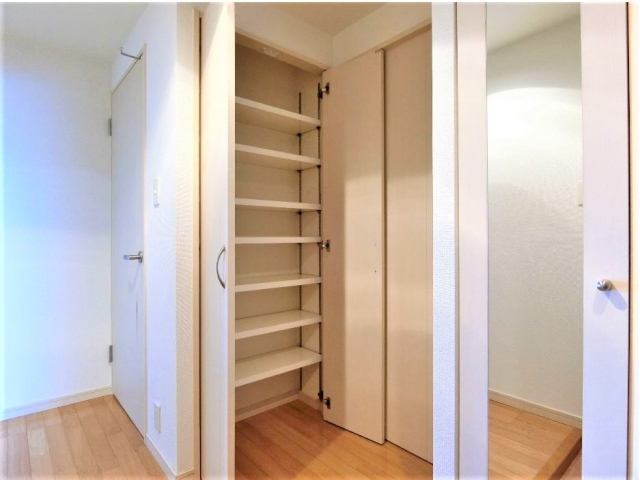 玄関収納は嬉しいですね