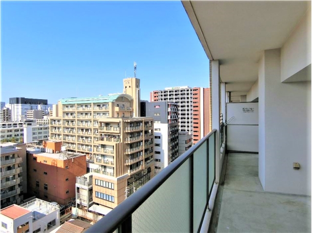 開放感のあるすがすがしいバルコニーです