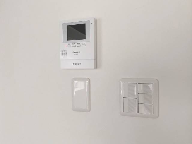 モニター付きインターホンで安心です。