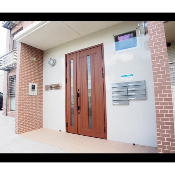 かわいい外観のエントランスです