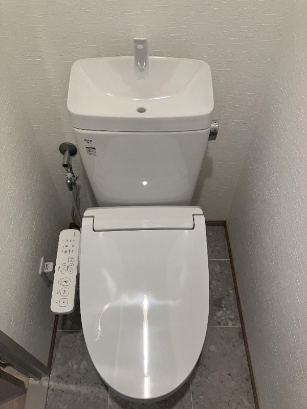 温水洗浄便座完備。