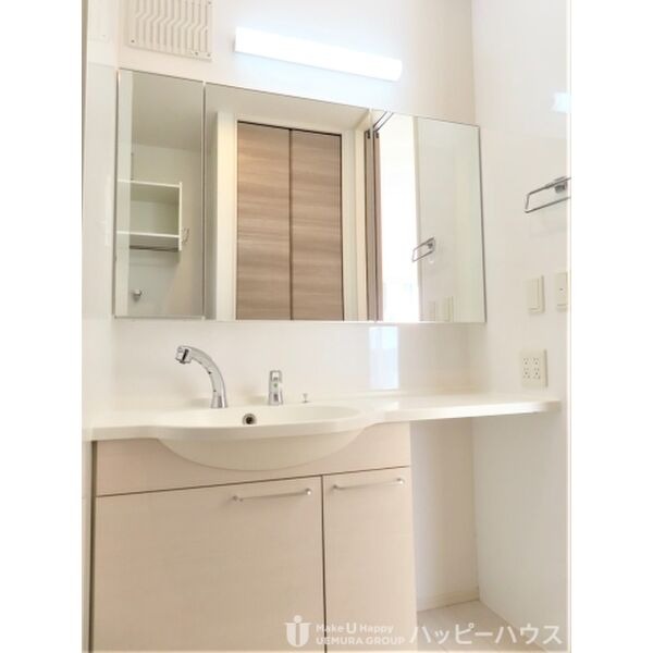 三面鏡で身支度ばっちり