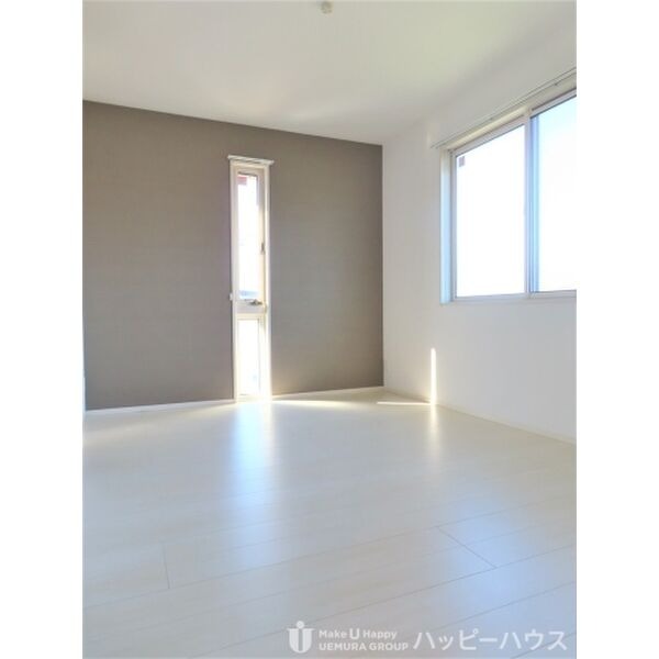 こちらは寝室にいかがでしょうか？