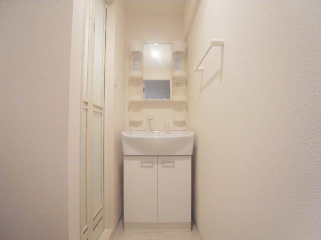 独立洗面台で朝の身支度バッチリ