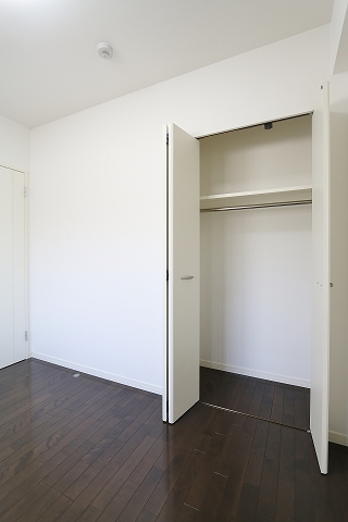 お洋服はここへ