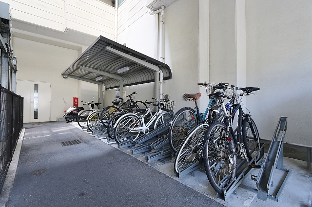 自転車はここへ