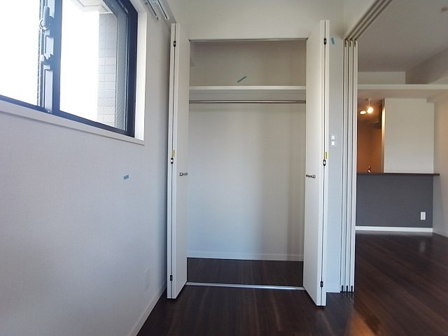 かさばりやすいお洋服もたっぷり収納可能です