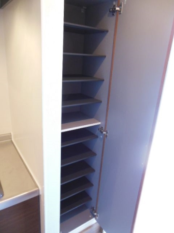 沢山の靴が収納できるシューズボックスです