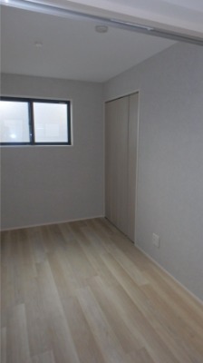 こちらは寝室にいかがでしょうか