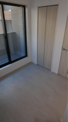 家具の配置に困らないリビングですね