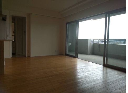 家具の配置がしやすいリビングですね