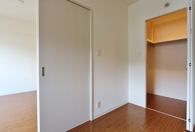 大容量のウォークインクローゼットです