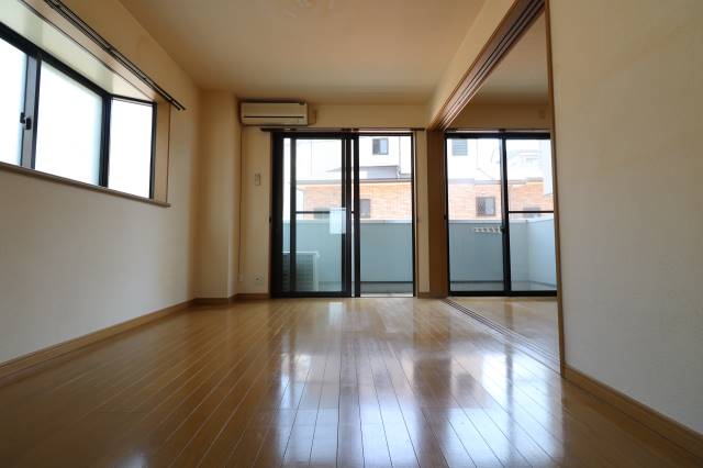 こちらもフローリングです