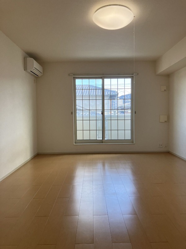 家具の配置に困らないリビングですね