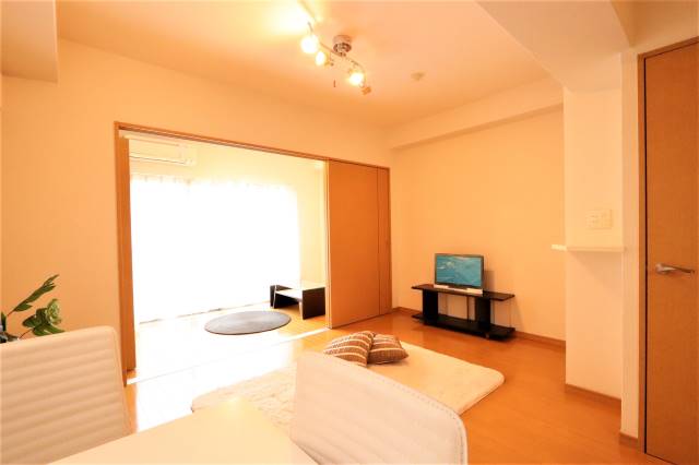 家具の配置に困らないリビングですね