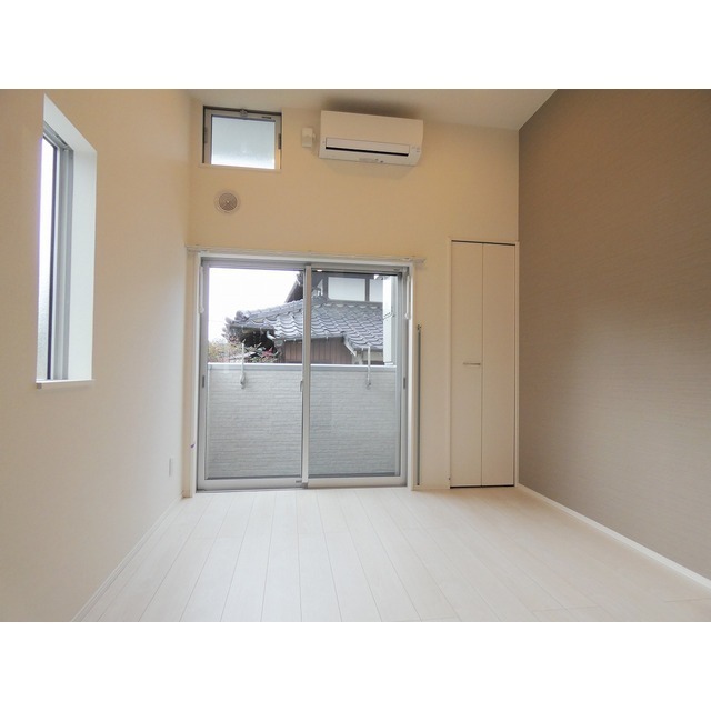 家具の配置に困らないリビングですね