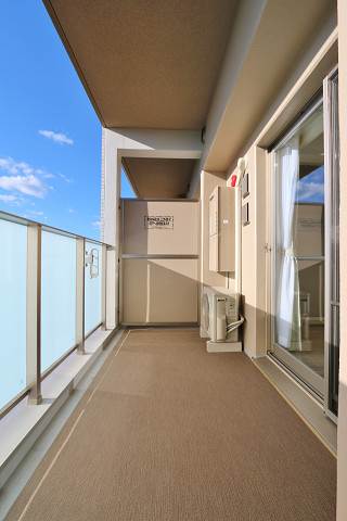 バルコニーも日当たり良好で心地いいですよ