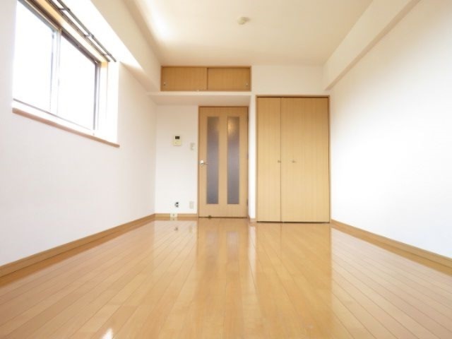 2面採光なので明るい洋室ですね