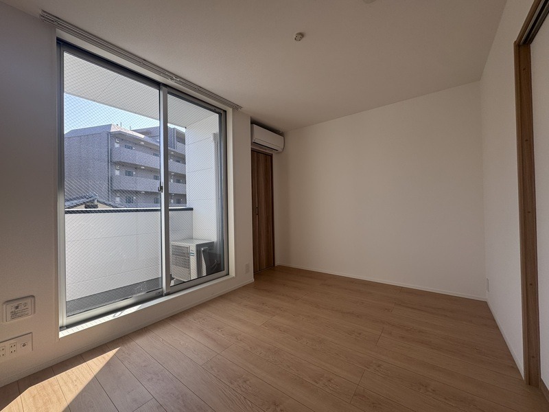 広々６帖越えの洋室です