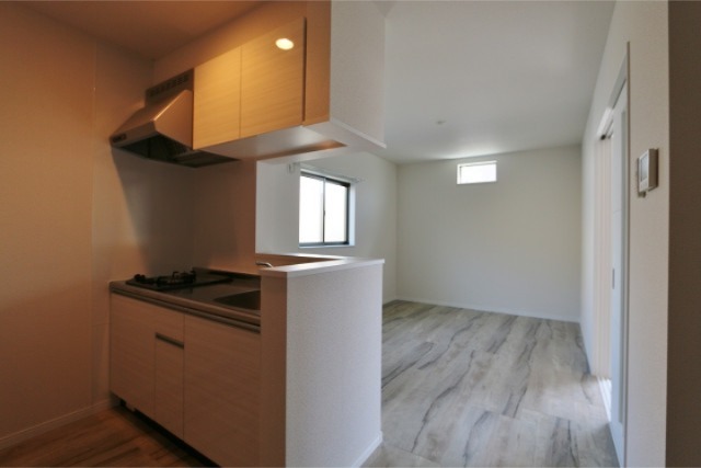 白を基調としたデザイン性ある室内です