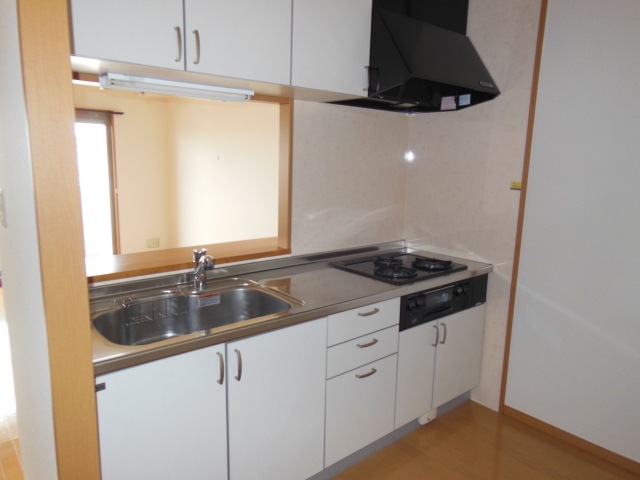 作業スペースが広く料理がはかどるキッチンです