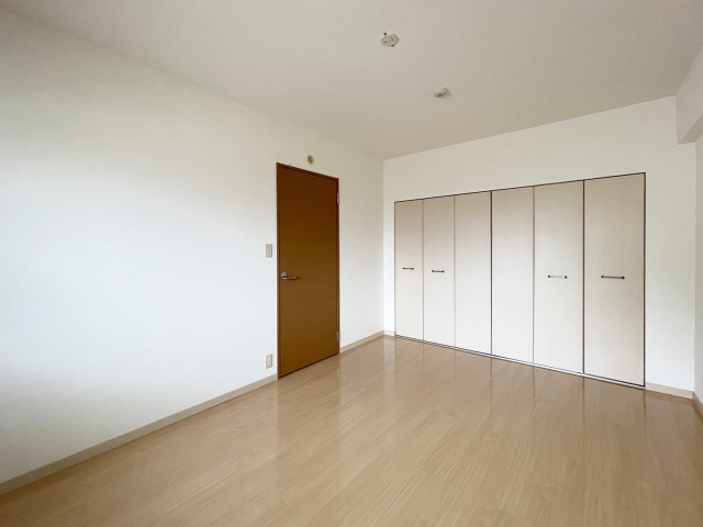 こちらは寝室にいかがでしょうか？