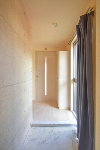 奥行きがある玄関です