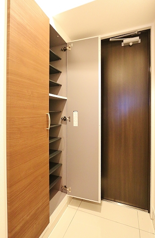 靴はこちらへしまいます