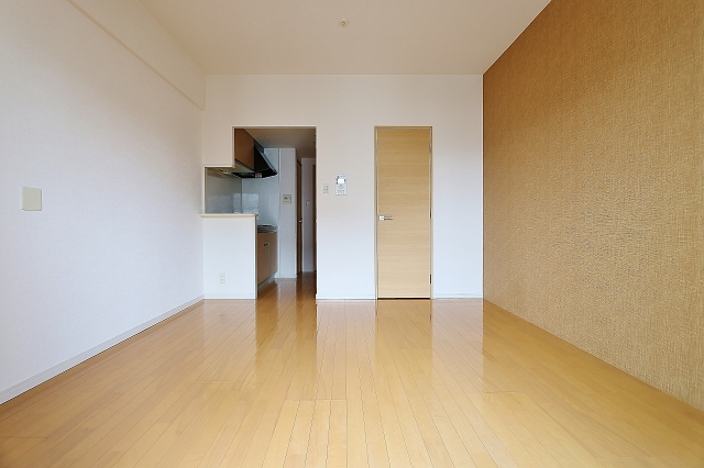 広々リビングでゆっくりお過ごしください