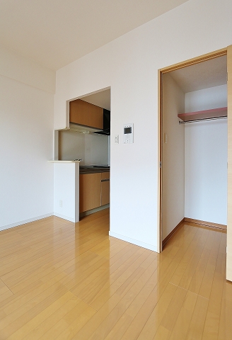 収納広くコートもたくさんかけられますね