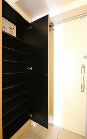 沢山の靴が収納できるシューズボックスです