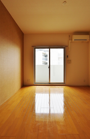 光が入って明るいお部屋です