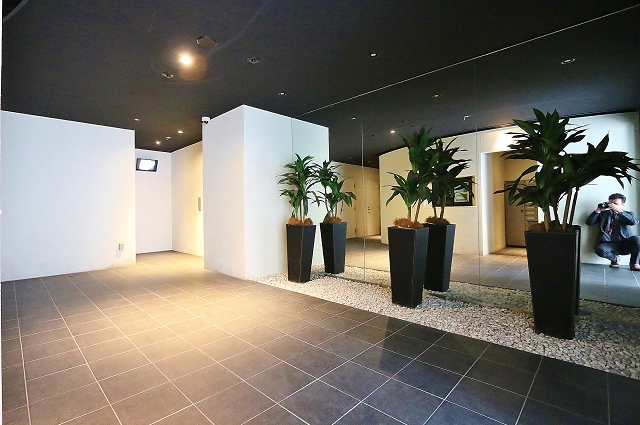 植物もありオシャレなロビーです