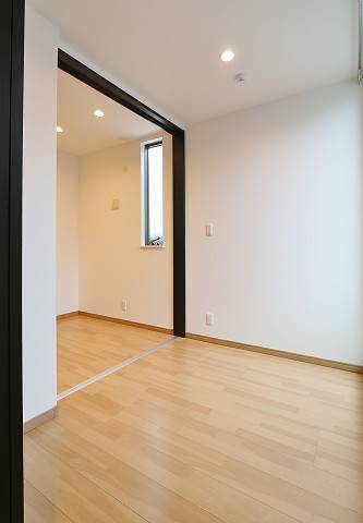 こちらは寝室にいかがでしょうか